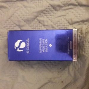 IS clinical reparative moisture emulsion